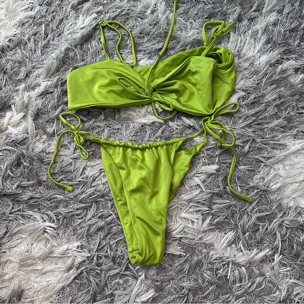 Garage bikini